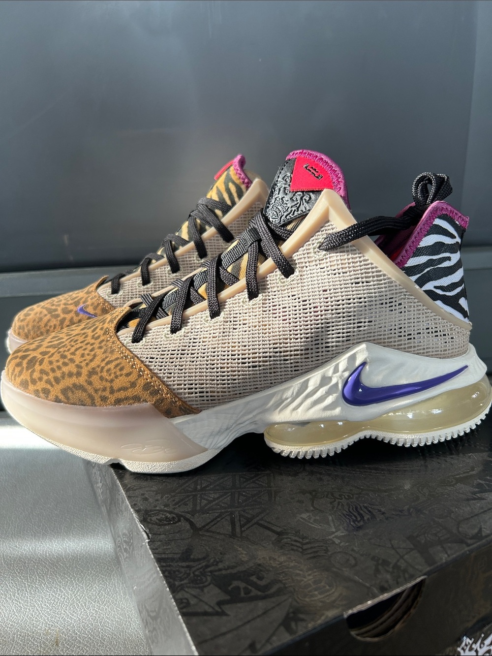 Women’s 9.5 or Men’s 8 LEBRON XIX LOW Sneakers - Purple Accent